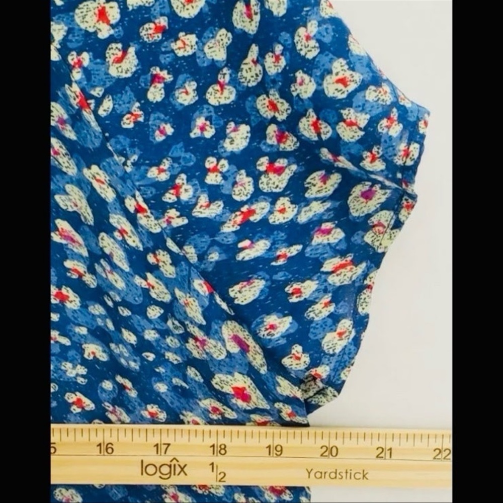 Cabi Flutter Sleeve Crossover-Back Button Detail … - image 8